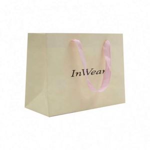 Sacs en papier portables à succès avec poignée en ruban, personnalisables avec logo pour promotions - Product Image 1