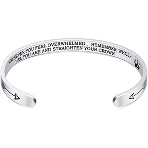 2025 Shanghai vente chaude Inspiration <span class=keywords><strong>mots</strong></span> couronne flèche fille amis gravé logo bracelet en acier inoxydable - Product Image 1
