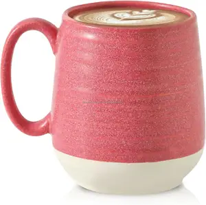 粉色大咖啡杯，常用于家里的生日礼物，马克杯配有特殊的防滑底部座椅和舒适的手柄