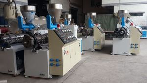 Quy trình sản xuất dây chuyền ép đùn hồ sơ WPC cho máy đùn nhựa - Product Image 3