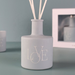 Ensemble cadeau RAINCOAST - Diffuseur de roseaux de luxe 70 ml et bougie en cire de soja 100 g - Coffret cadeau pour la Saint-Valentin - Product Image 3