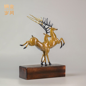 Adorno de Latón con Diseño de Dos Ciervos en Cobre y Oro, Escultura de Cobre Coloreado, Decoración Artística Hecha a Mano para Sala de Estar - Product Image 1