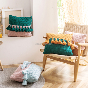 Tùy Chỉnh Vuông Dệt Kim Sọc Ném Gối Pom-Pom Fluffy Rắn Màu Đệm Bao Gồm Xù Xì Thiết Kế Nhà Khách Sạn 100% Polyester - Product Image 3