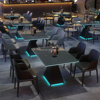 Combinaison table basse et chaise de bar à led Cabine de couleur claire occidentale Siège de canapé Café-restaurant Table et chaise lumineuses à led