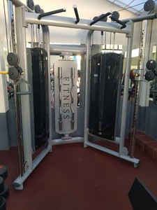 Máquina de Ejercicios Multifuncional de Alta Calidad con Polea Ajustable y Estación de Cables para Gimnasio y Hogar - Product Image 5