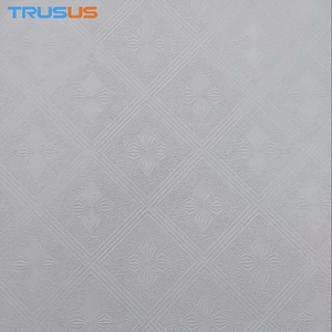 Plaque de <span class=keywords><strong>plafond</strong></span> en PVC résistant à l'humidité, imperméable, avec feuille d'aluminium pour gymnase, piscine intérieure, certifiée CE - Product Image 2