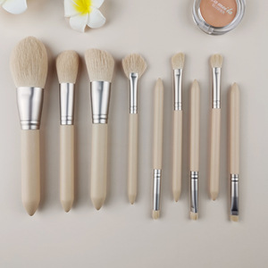 Ensemble de 9 pinceaux de maquillage à manche en bois, poils synthétiques, manche court, pinceaux de contour, de fond de teint et de visage, avec trousse de maquillage - Product Image 5