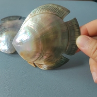 Décoration de maison en nacre noire naturelle faite à la main, gravée en forme de poisson, pour bijoux