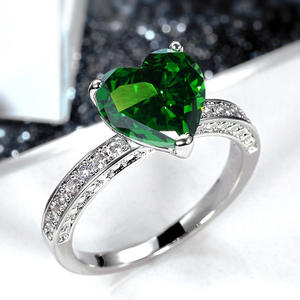 Anello di Fidanzamento a Forma di Cuore con Zirconia Cubica Verde Creata in Laboratorio, in Acciaio Inossidabile con Montatura a Griffe, Stile Diamante, per Donna - Product Image 1