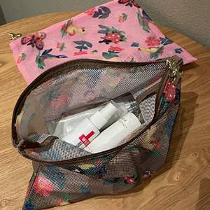 Sac en filet de style japonais avec motifs <span class=keywords><strong>coccinelle</strong></span>, canard, floral et oiseau, nouveau style, imprimé dessin animé mignon, sac de rangement et trousse de maquillage à très grande capacité - Product Image 4