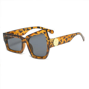 Gafas de Sol con <span class=keywords><strong>Cejas</strong></span> Elevadas de Estilo Hip Hop, con Diseño Irregular y Exagerado de los Tamaños de los Ojos - Product Image 4