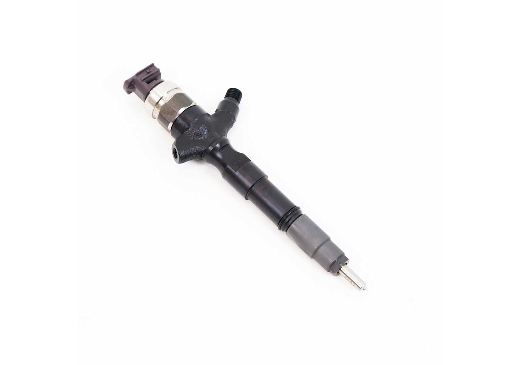 common rail injector 23670-30380 295050-0820 injector for Toyota Dyna 1KD-FTV D-4D Dutro diesel fuel injector 23670- 09380