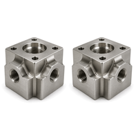 Bloc de collecteur de liquides en acier inoxydable à ports croisés, composant de contrôle de liquide, pièces usinées CNC sur mesure, usinage CNC de surface fine