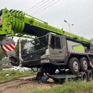 Grúa sobre Camión Zoomlion ZTC500H Usada de 50 Toneladas, Equipo de Elevación de Alta Resistencia con Bomba, Motor y Válvula Confiables para Obras de Construcción - Product Image 1