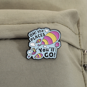 ドクター・スースの「Oh the Places You'll Go」エナメルピン、帽子をかぶった猫のブローチ、ラペルバッジ、ジュエリーギフト、卸売 - Product Image 3