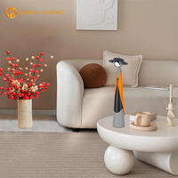Lampe de table tendance sans fil à intensité variable tactile 1800mAh Rechargeable Flexible Lampe de lecture nocturne Vente en gros Personnalisable