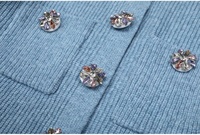 Ensemble deux pièces OUDINA de haute qualité en stock : cardigan élégant à manches longues en maille orné de strass et jupe longue
