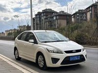 Venta al por Mayor de Autos Usados Ford Focus 1.8T Turbo 2013-2015 con Volante a la Izquierda, Asientos de Cuero, Sedán de 5 Plazas, Precio Bajo, Ideal para Viajes Familiares