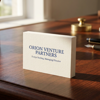 Carte de visite en papier coton 900 g/m² pour presse typographique, bleu roi, avec monogramme gaufré et bord brut, personnalisée OEM pour cadres financiers