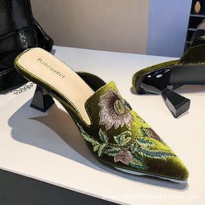 Mules de Mujer BaoTou con Punta en Pico, Tacón Alto, Parte Superior de Gamuza, Suela de Goma, Estilo <span class=keywords><strong>Chino</strong></span>, Bordado Floral, para Verano - Product Image 2
