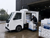 Mini camion électrique Runhorse avec boîte de refroidissement, vitesse maximale de 80 km/h, autonomie de 270 km, efficace pour le transport d'aliments frais