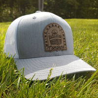 Gorra Trucker Personalizada con Logotipo, 100% Poliéster, Malla Beige en la Parte Trasera, Ajustable, Bordada, de 2 Tonos y 5 Paneles