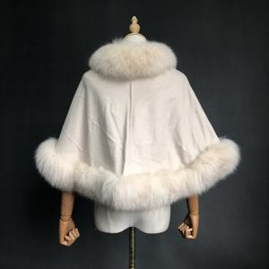 Janefur <span class=keywords><strong>Blanc</strong></span> 100% <span class=keywords><strong>Cachemire</strong></span> pur Cape en fourrure de renard pour femme Cape d'opéra en fourrure Tippet <span class=keywords><strong>Poncho</strong></span> en <span class=keywords><strong>cachemire</strong></span> avec bordure en fourrure de renard Châle de mariée pour mariage - Product Image 3