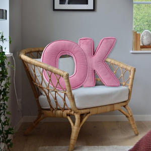 Coussins décoratifs en peluche en forme de lettre rose C017, en <span class=keywords><strong>velours</strong></span> côtelé, alphabet anglais initial, canapé, chambre à coucher, coussin en peluche en forme de lettre - Product Image 4