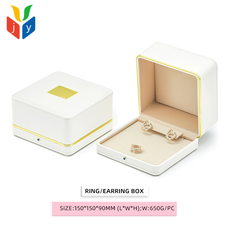 White Ring/Earring box