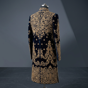 Sherwani bleu marine en velours avec broderie lourde et élégante > Costumes et Blazers pour Hommes > Costumes pour Hommes - Product Image 2