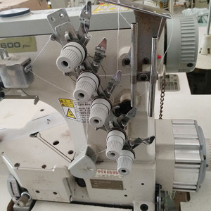 Second Hand CW600 Three Needle Five <b>Thread</b> Interlock Flat <b>Lock</b> Sewing Machine - Product Image 3