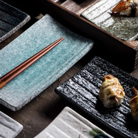 Assiette à sushi rectangulaire longue en grès de style japonais multi-motifs pour restaurant de cuisine japonaise, assiette à sashimi peinte à la main