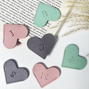 PU Leather Personalized Heart Shape Bookmark a Z Alphabet Page Corner Reading Cute Promotional Mixed Colors UV Printing Bookmark