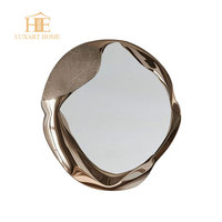 Miroir mural en verre fait main de style Art déco moderne italien avec finition dorée décorative et textures faites à la main