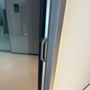 <span class=keywords><strong>Porte</strong></span> <span class=keywords><strong>coulissante</strong></span> <span class=keywords><strong>en</strong></span> <span class=keywords><strong>verre</strong></span> moderne à suspension supérieure sans rail inférieur pour cuisine et salon - Product Image 6
