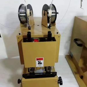 Máquina de encuadernación con grapas de alambre M2000, <span class=keywords><strong>grapadora</strong></span> de doble cabezal para libros y revistas, máquina de plegado y encuadernación - Product Image 5