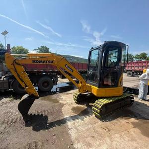 Miniexcavadora Komatsu PC30 usada, equipada con cabina completamente cerrada, ideal para paisajismo, obras municipales y construcción agrícola. - Product Image 1