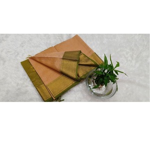 Sari Tradicional Maheshwari de Seda Color Durazno con Pequeños Cuadros, Elegante, Tejido a Mano, Diseño Étnico, para Bodas, Fiestas y Eventos, para Mujer - Product Image 3