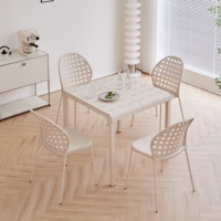 Ensemble de tables et chaises d'extérieur en métal coloré pour les salons de thé, les hôtels, les balcons, les tables de loisirs