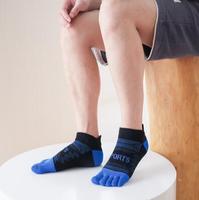 Mode lettre court hommes sport cheville chaussettes coton personnalisé cinq orteils athlétique Tube chaussettes en gros