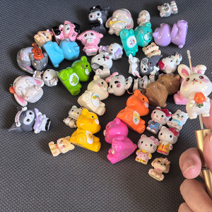 Perline focali 3D a forma <span class=keywords><strong>di</strong></span> animale anime, carine, ponderate, imbottite, con perline, per arti e mestieri, grandi, per la creazione <span class=keywords><strong>di</strong></span> gioielli, topper per penne e braccialetti - Product Image 2