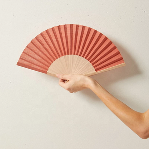 Abanico plegable de madera de bambú español de Color puro de 23cm al por mayor, estilo deportivo clásico, decoración del hogar, regalos de empresa, boda - Product Image 5