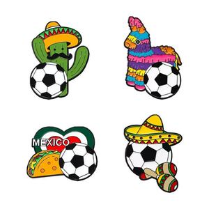 En gros, Nouveauté 2026 : Pins de football en métal moulé et badges en émail pour la Coupe du Monde de football 2026 (USA, Canada, Mexique), cadeaux souvenirs pour les fans - Product Image 4