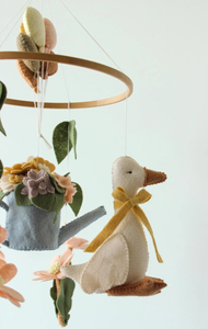 Accessori per la cameretta del bambino, mobile da culla personalizzato in feltro con animali da fattoria e palloncini, regalo personalizzato per neonati - Product Image 3