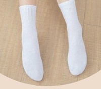 Vente en gros de chaussettes ras du cou de base blanches unies pour enfants 100% coton fabricants de chaussettes d'école pour garçons et filles