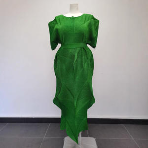 <span class=keywords><strong>Abiti</strong></span> <span class=keywords><strong>moda</strong></span> donna <span class=keywords><strong>oversize</strong></span> popolari europei e americani con Design plissettato irregolare e abito plissettato alla <span class=keywords><strong>moda</strong></span> - Product Image 4