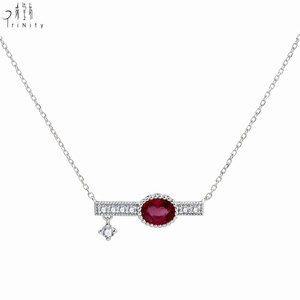 Collier pendentif en or blanc massif 18 carats avec rubis rouge vif naturel et diamants, design exclusif et tendance, pour femme, à porter au quotidien. - Product Image 1