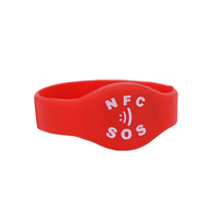 Bracelet intelligent RFID en silicone NFC 13,56 MHz imperméable avec logo personnalisé G01, réutilisable pour les parcs aquatiques et les systèmes de contrôle d'accès