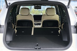 <span class=keywords><strong>Mejor</strong></span> <span class=keywords><strong>Precio</strong></span> 2026 Geely Monjaro Xingyue L 2.0TD DCT/8AT SUV Nuevo Diseño 5 Plazas LHD <span class=keywords><strong>Coche</strong></span> Chino Fiable Venta al por Mayor de Fábrica - Product Image 5