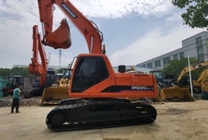 Excavatrice sur chenilles hydraulique d'occasion Doosan DH220-7 de haute qualité, équipement de construction hydraulique, excavatrice d'ingénierie - Product Image 4